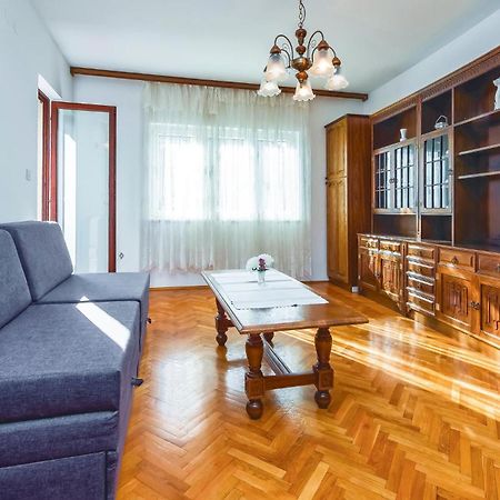 Lovely Apartment In Podstrana With Kitchen Zewnętrze zdjęcie