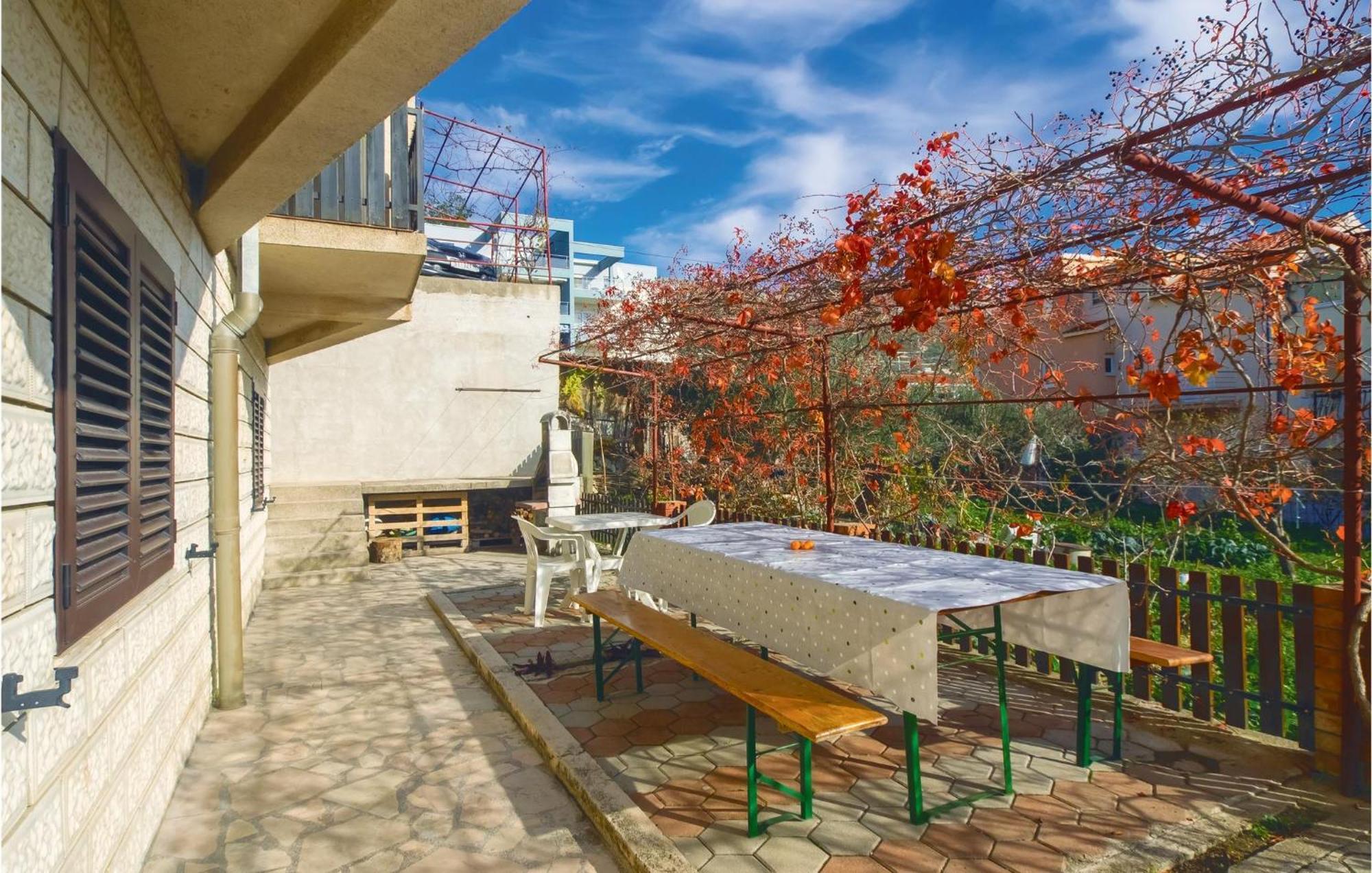 Lovely Apartment In Podstrana With Kitchen Zewnętrze zdjęcie