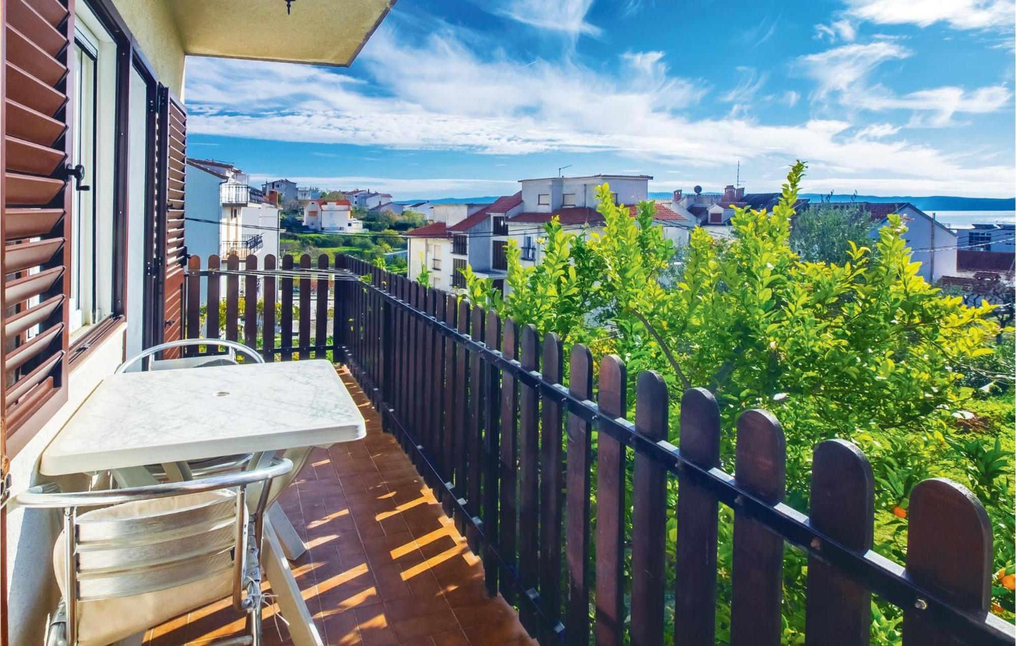 Lovely Apartment In Podstrana With Kitchen Zewnętrze zdjęcie